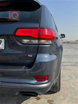 جیپ گراند شیرۆکی